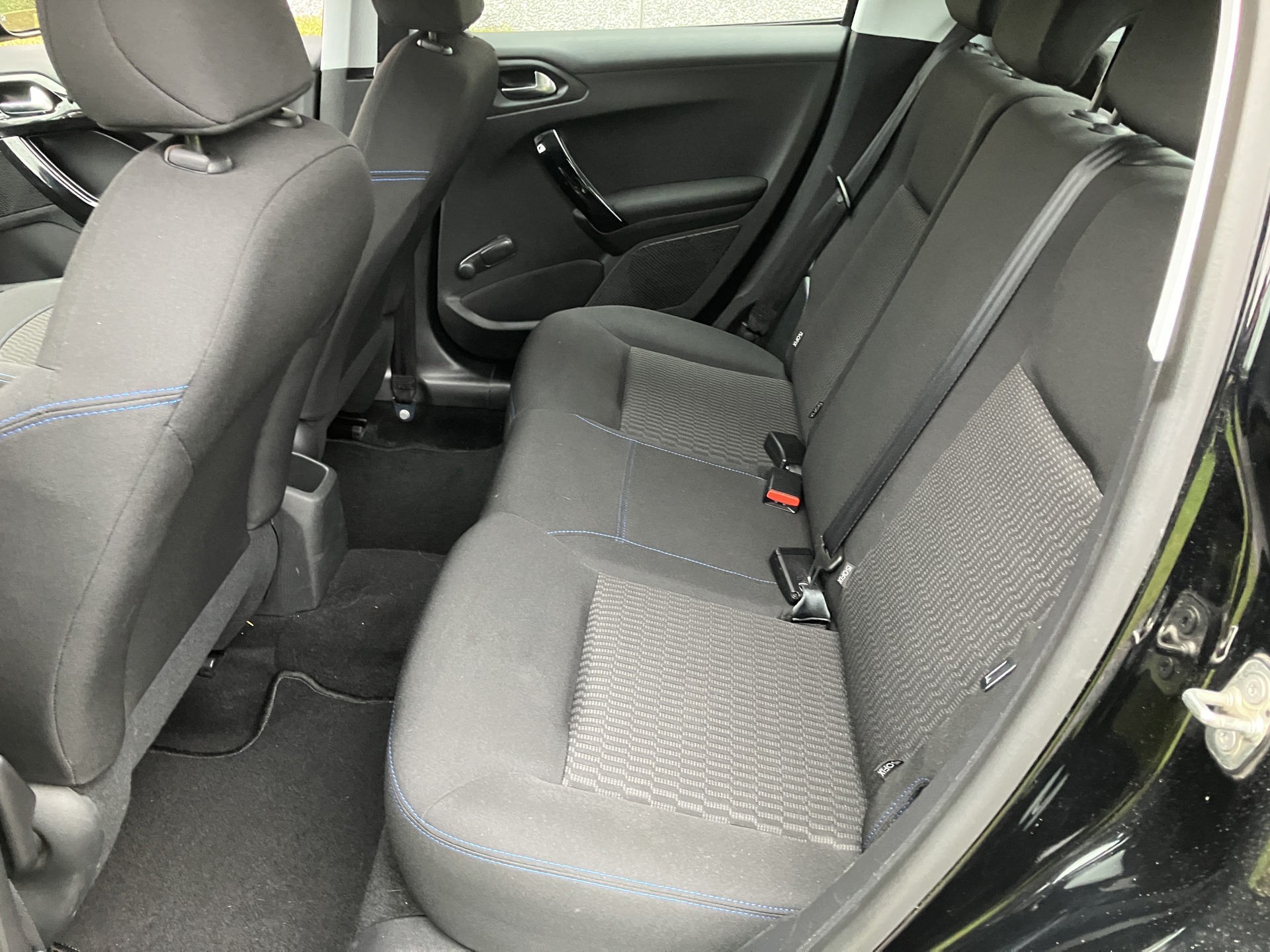 PEUGEOT _208 automatic_8