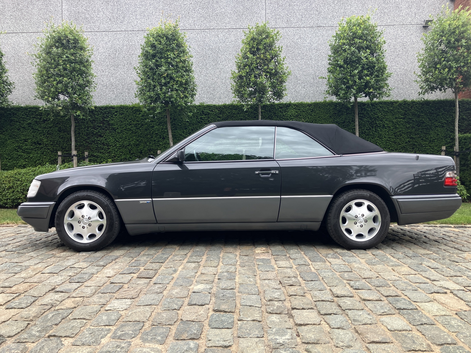 MERCEDES-BENZ E 220 CABRIO  automatic