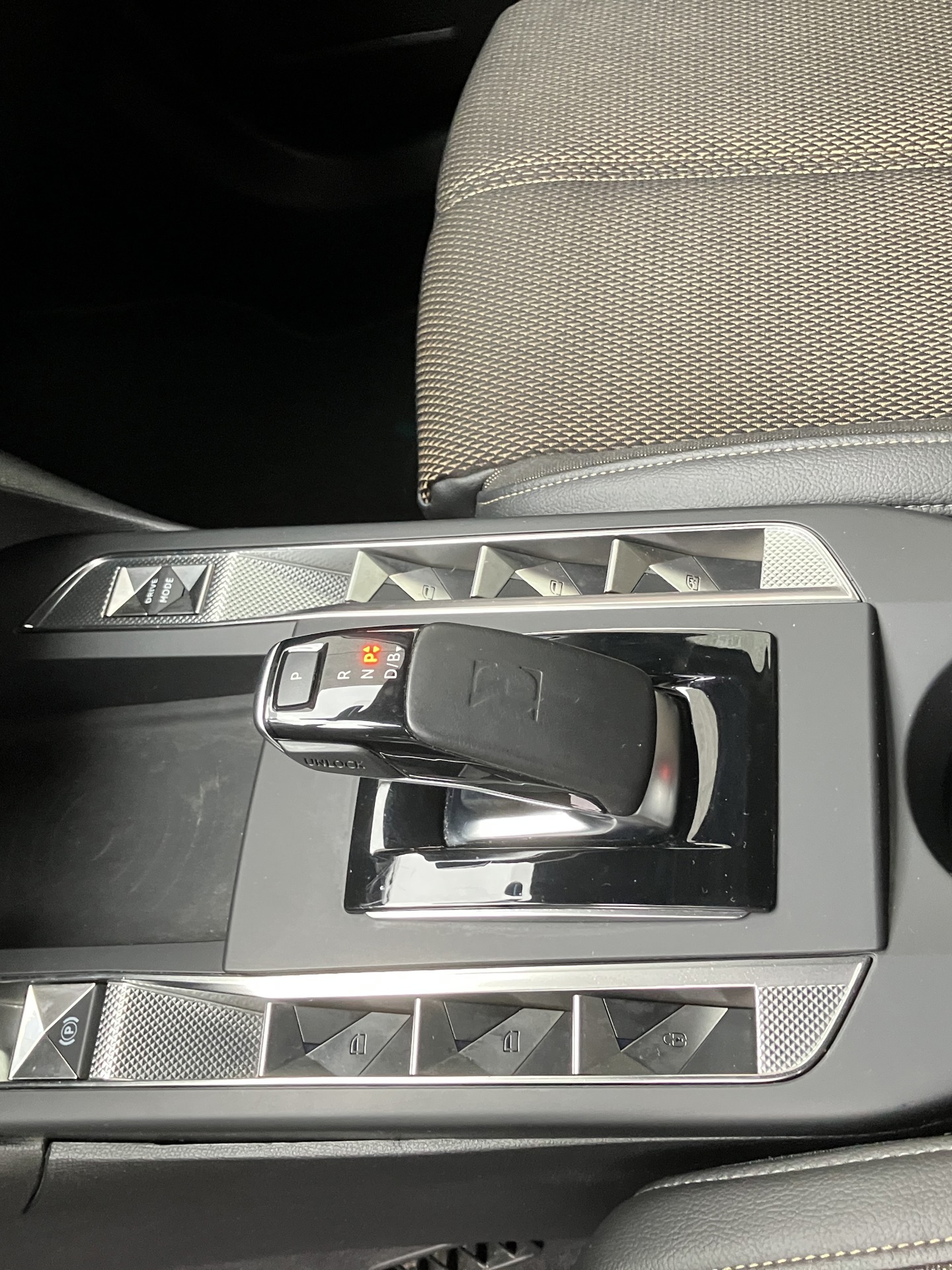 DS automobiles_DS 3 CROSSBACK_17