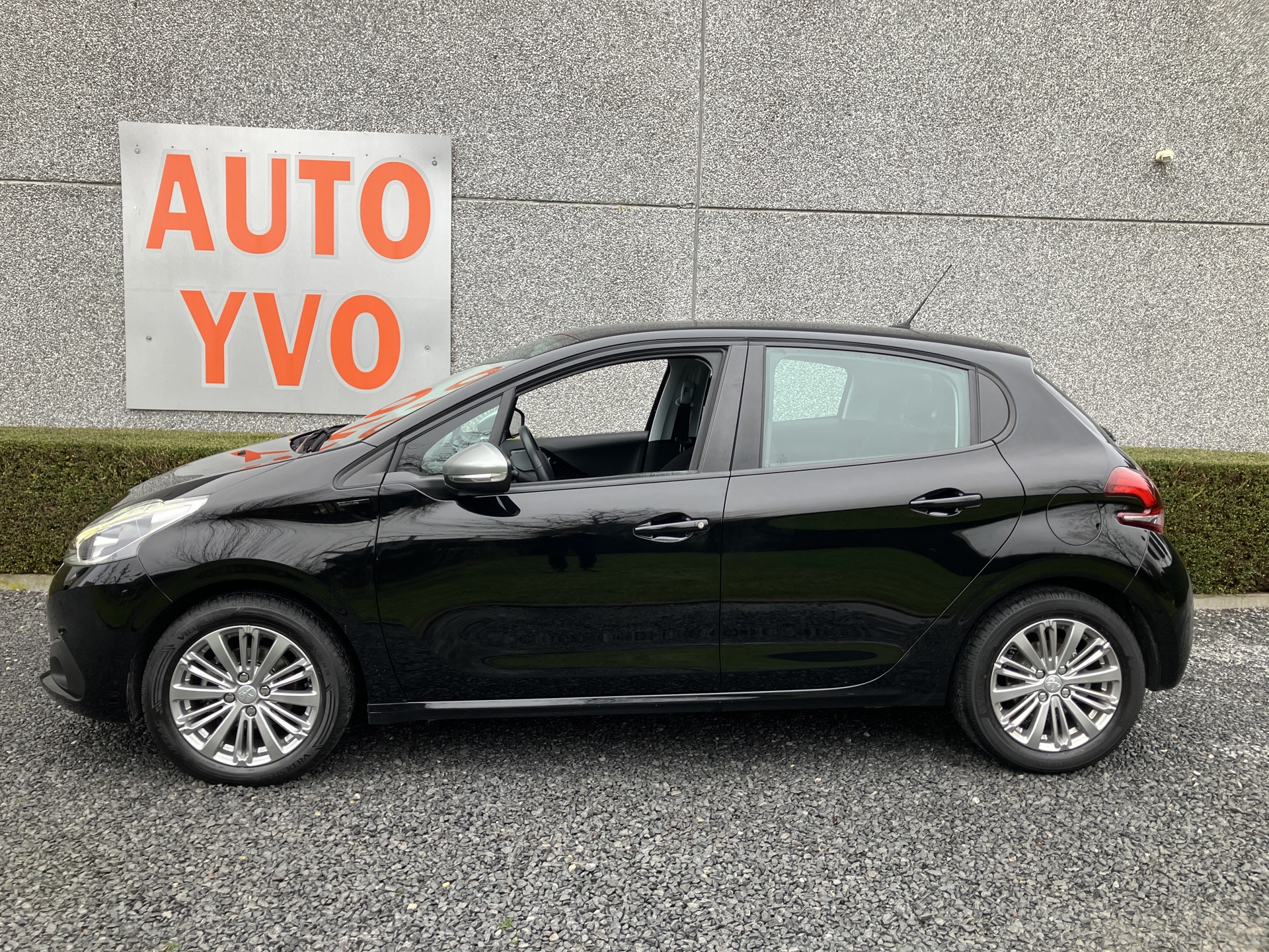 PEUGEOT _208 automatic_2