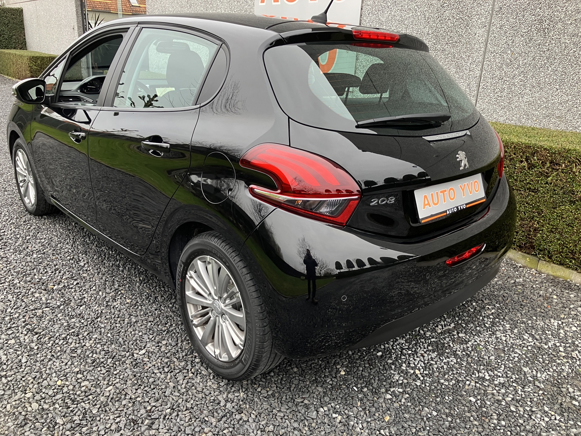 PEUGEOT _208 automatic_5