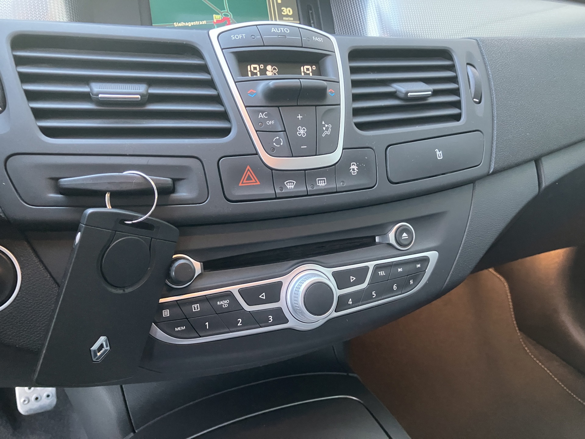 RENAULT_LAGUNA break "4control"_11