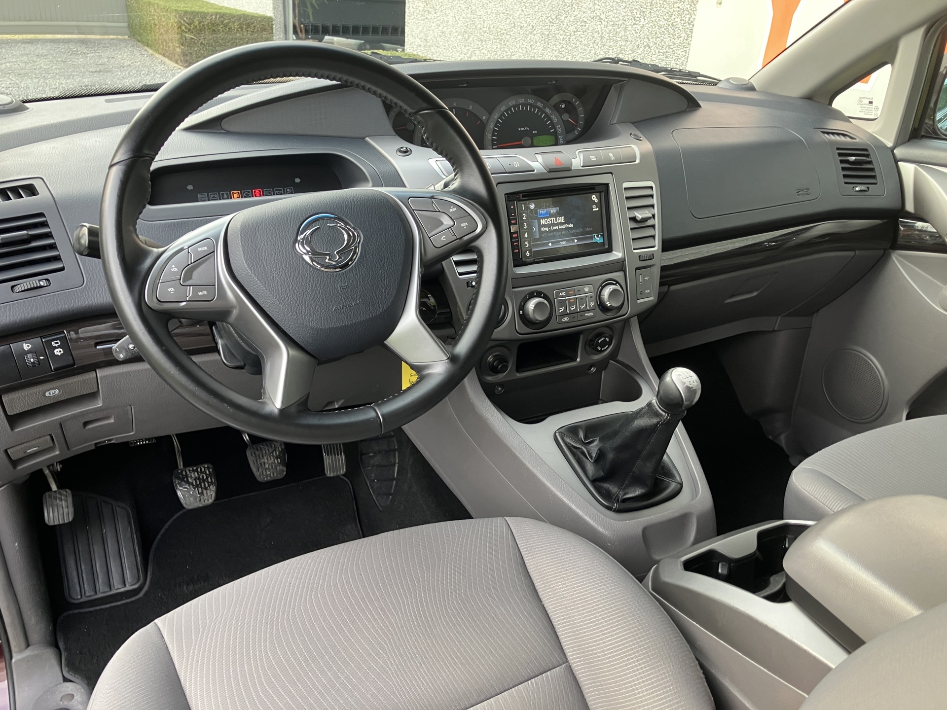 SSANG YONG_rodius  lichte vracht 5 plaatsen_12