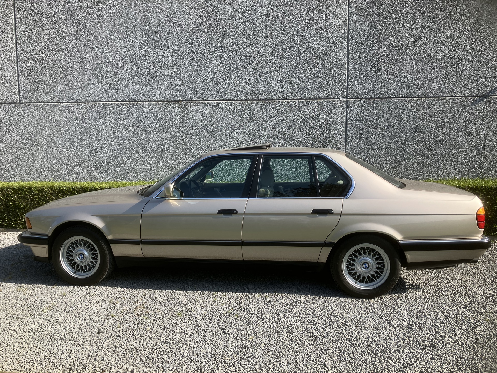 BMW 730 i   V8