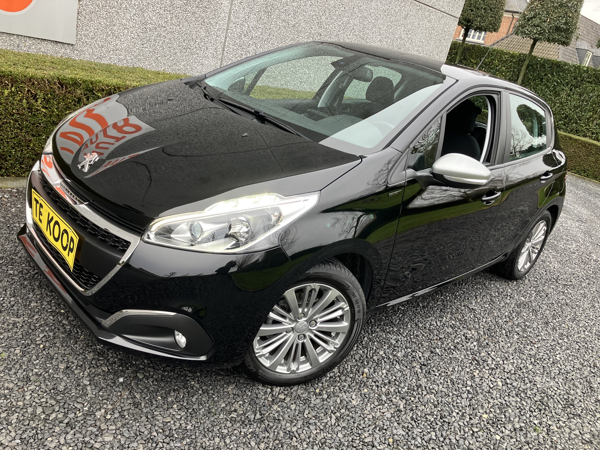 PEUGEOT _208 automatic_1