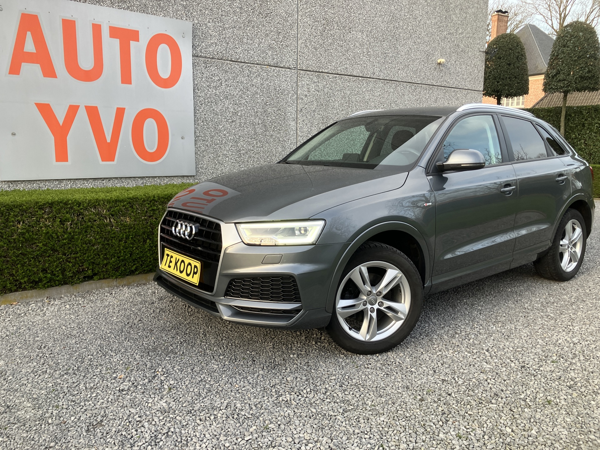 AUDI Q3  S-line