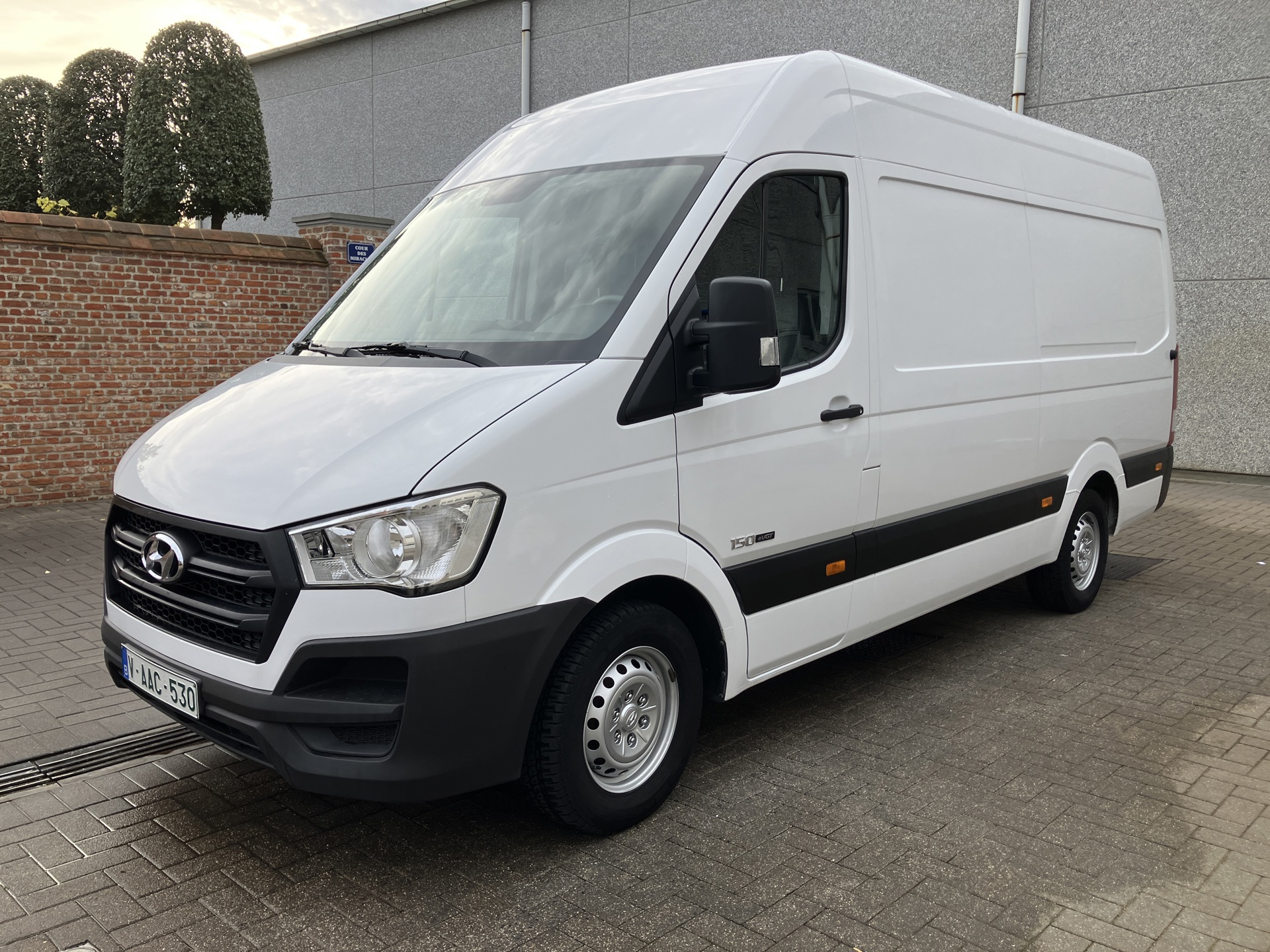 HYUNDAI H 350