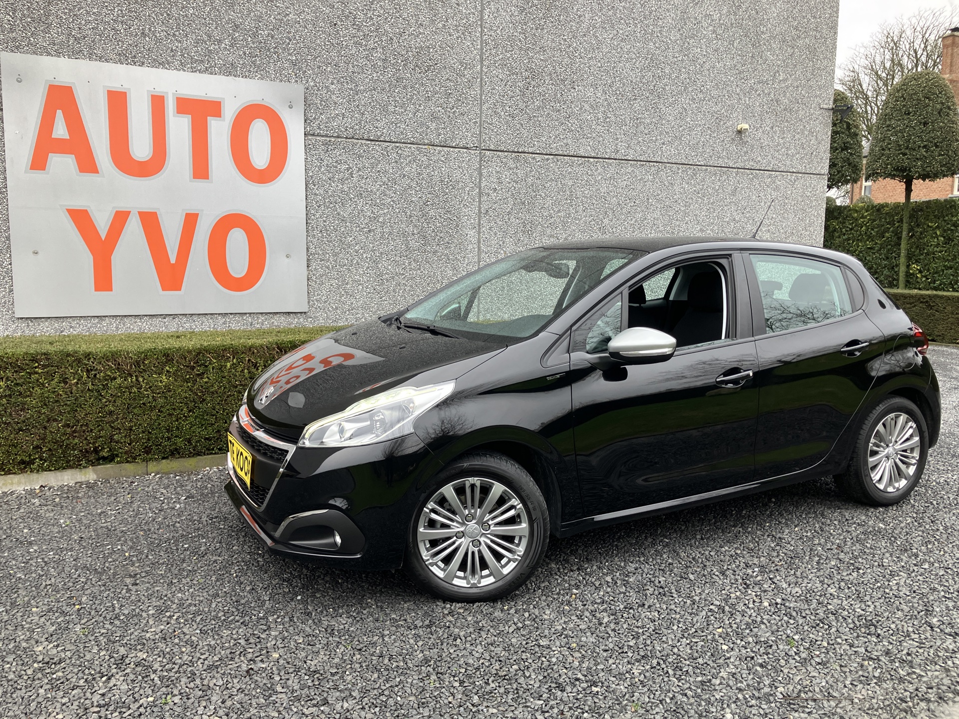 PEUGEOT  208 automatic